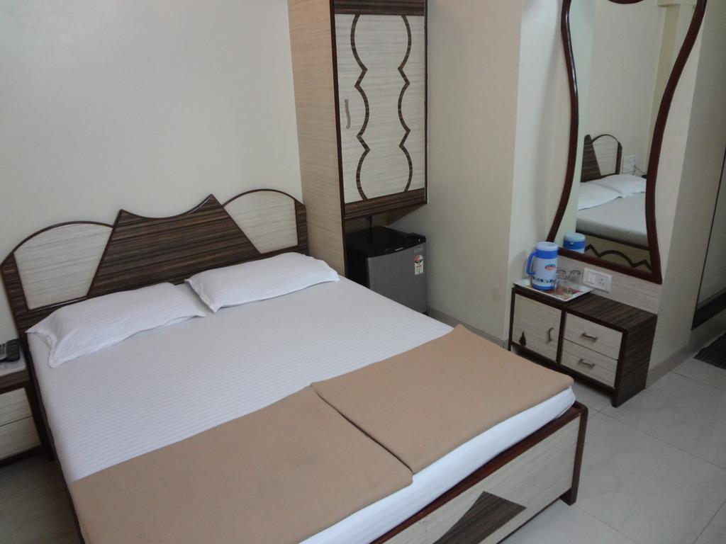 Hotel Broadway Colaba Mumbai Exterior foto